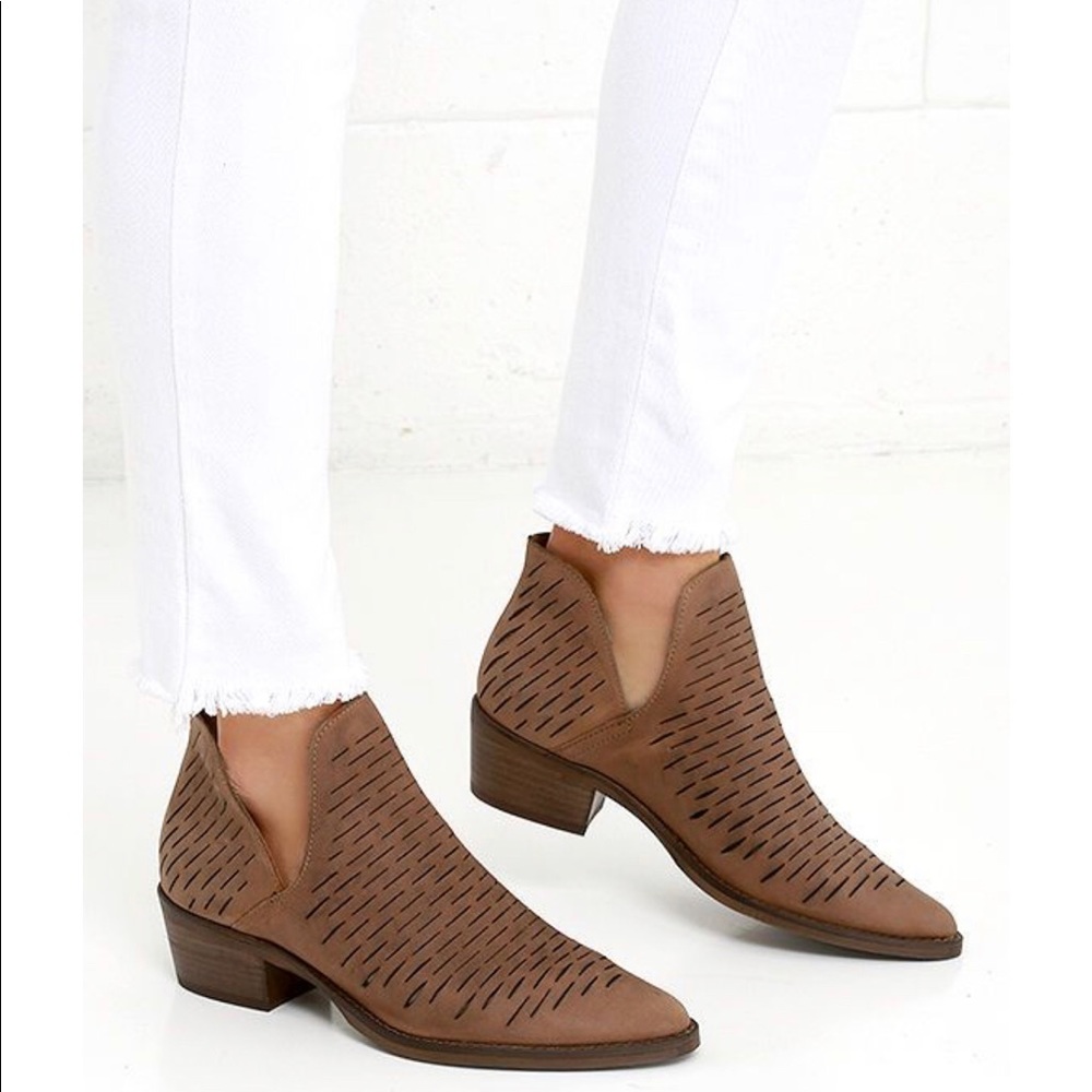 Steve Madden Arowe Booties